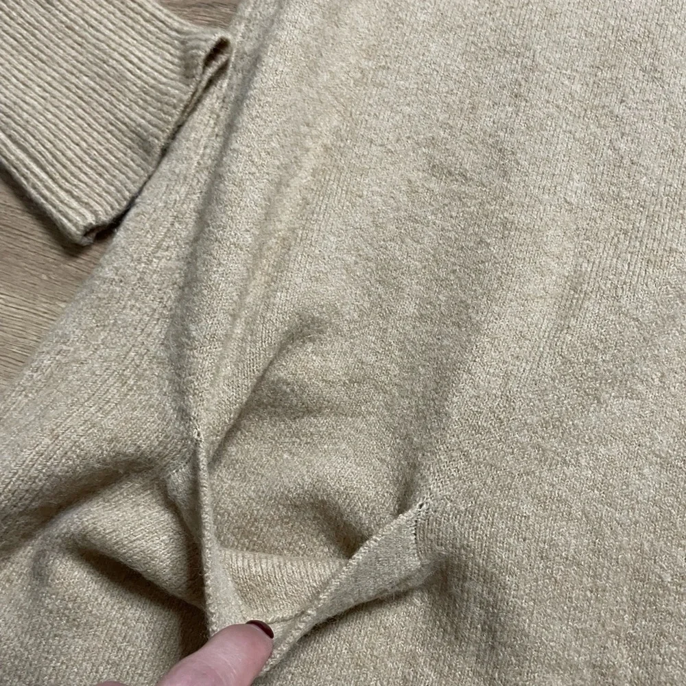 J. Crew Neutral V-Neck Merino Wool & Alpaca blend Knit Sweater Size Medium
